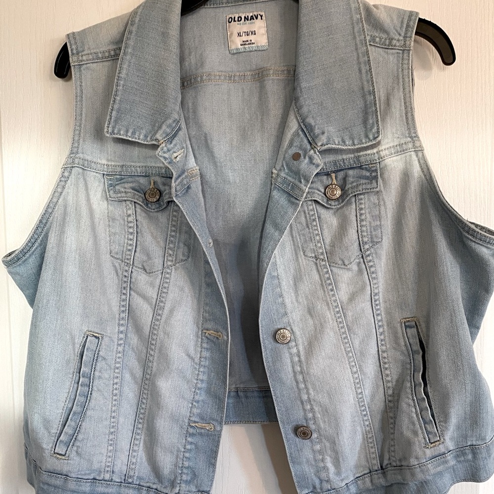 Vintage indie light wash denim vest early 00’s